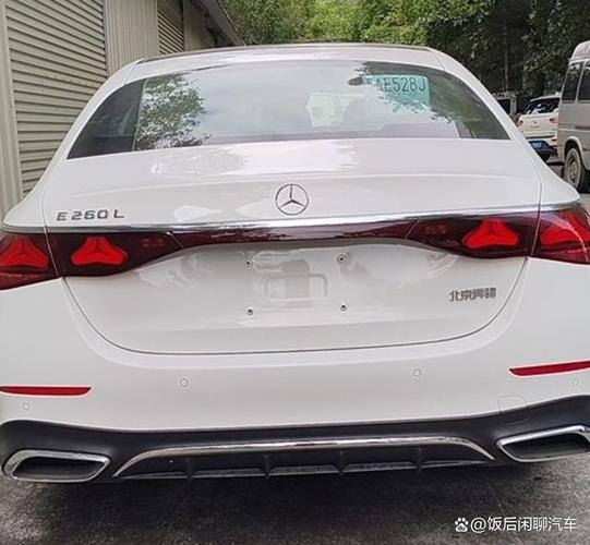 奔驰e260l白色,奔驰e260l白色2018年