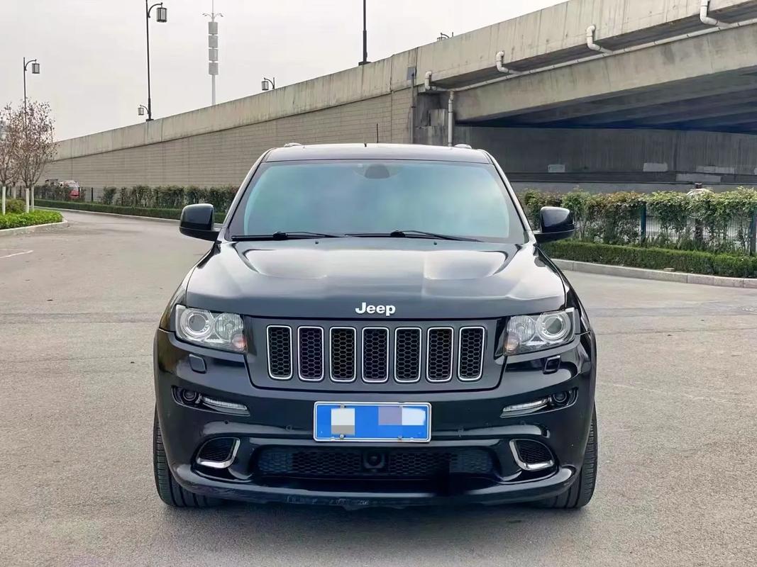 大切诺基srt8跟srt9 大切诺基srt与大切诺基区别