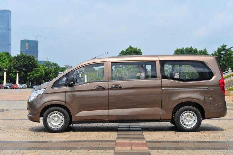 五菱征程7座新车价格图片／五菱征程新车报价7座18参数