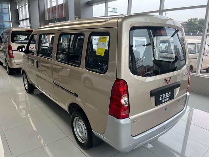 加长五菱荣光报价(五菱荣光加长版2020最新款落地价)