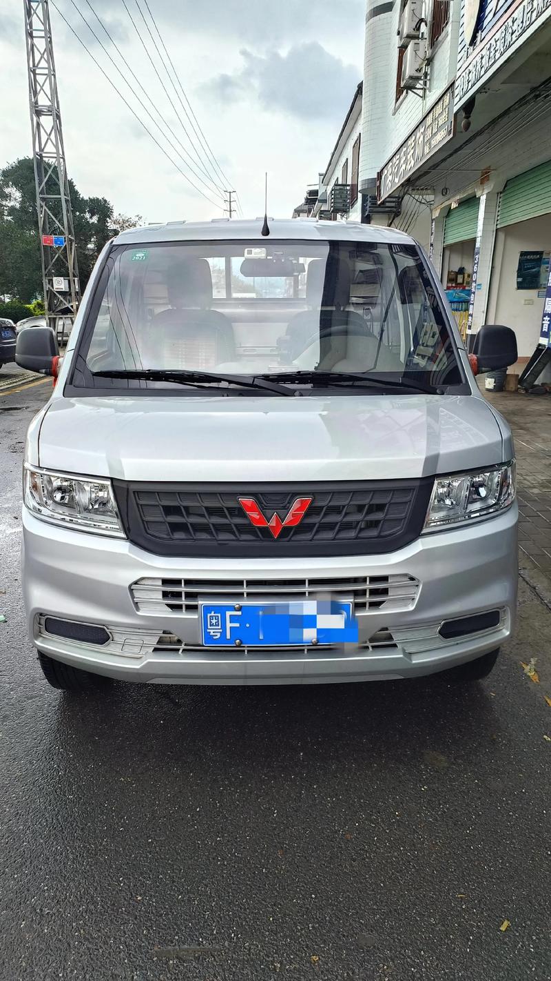 五菱荣光五座价格,五菱荣光汽车新款2020新款七座